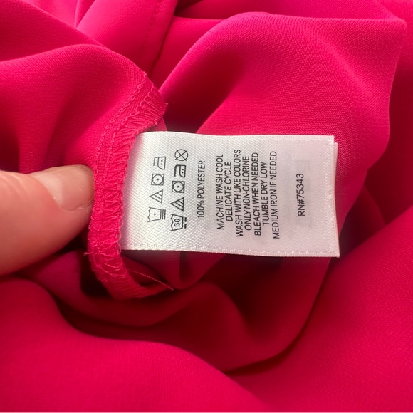 3/$15 Beautiful silky dress Adrianne Vittandi US 6 - Picture 7 of 9